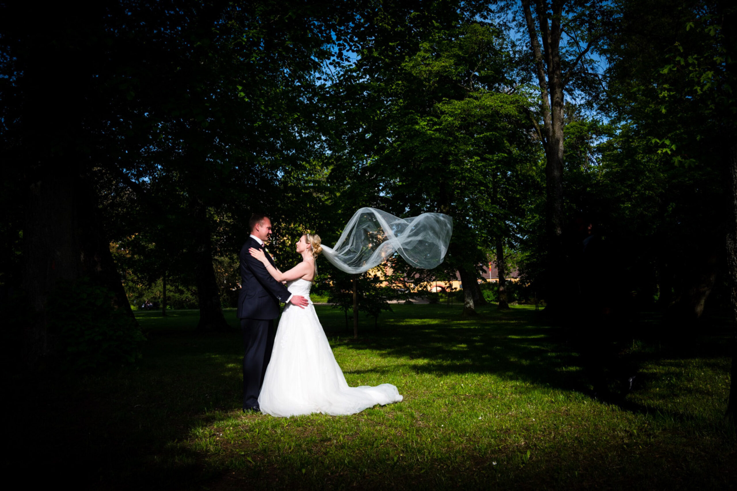 Brautpaar Shooting im Park vom Schlosshotel Gedern