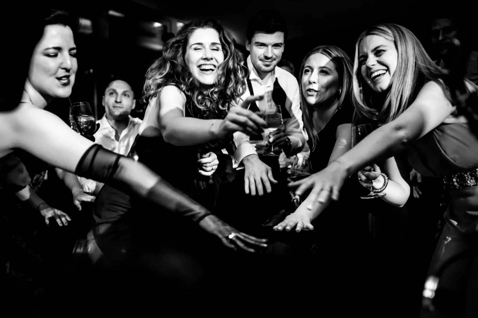 Hochzeitsgäste beim Feiern auf Burg Schwarzenstein