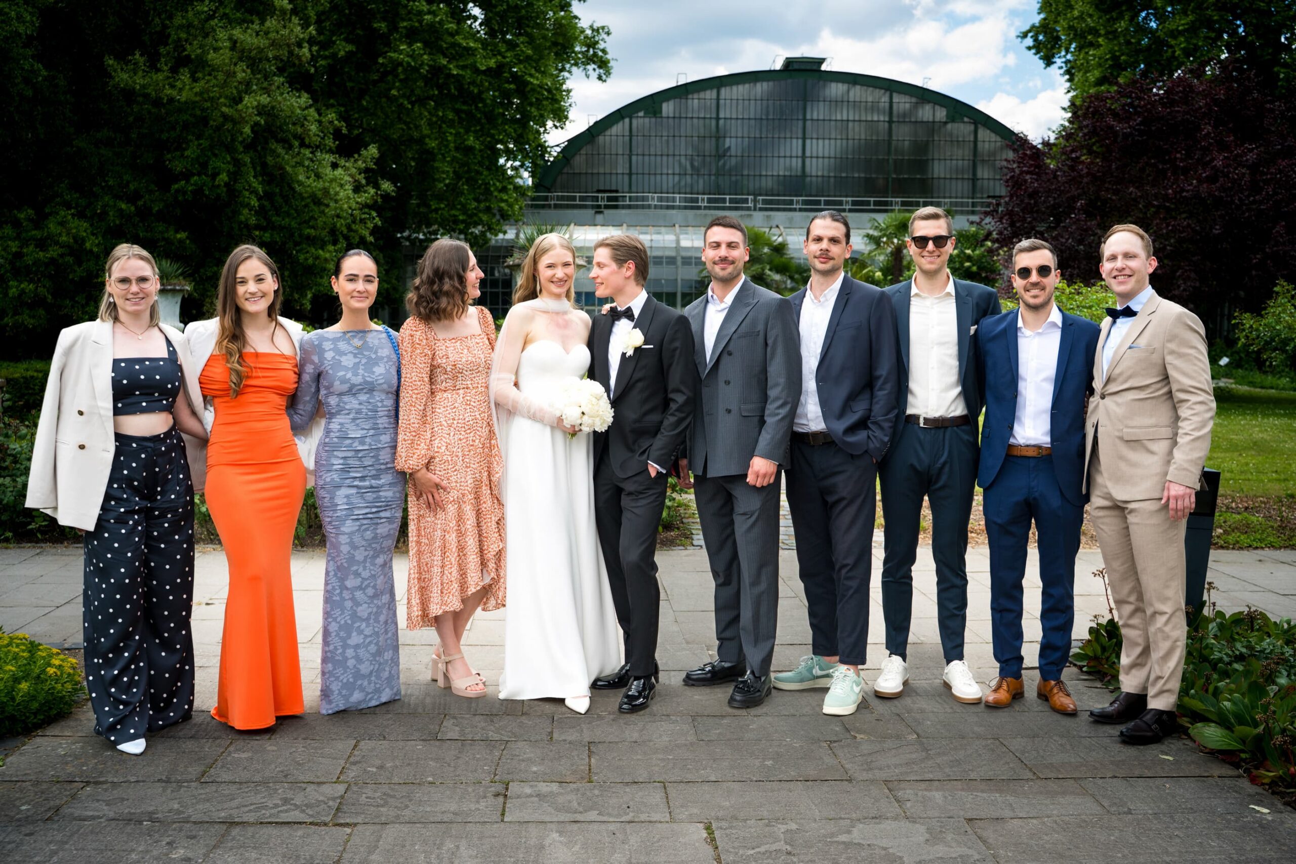 Gruppenbild im Palmengarten vor den Haus Rosenbrunn