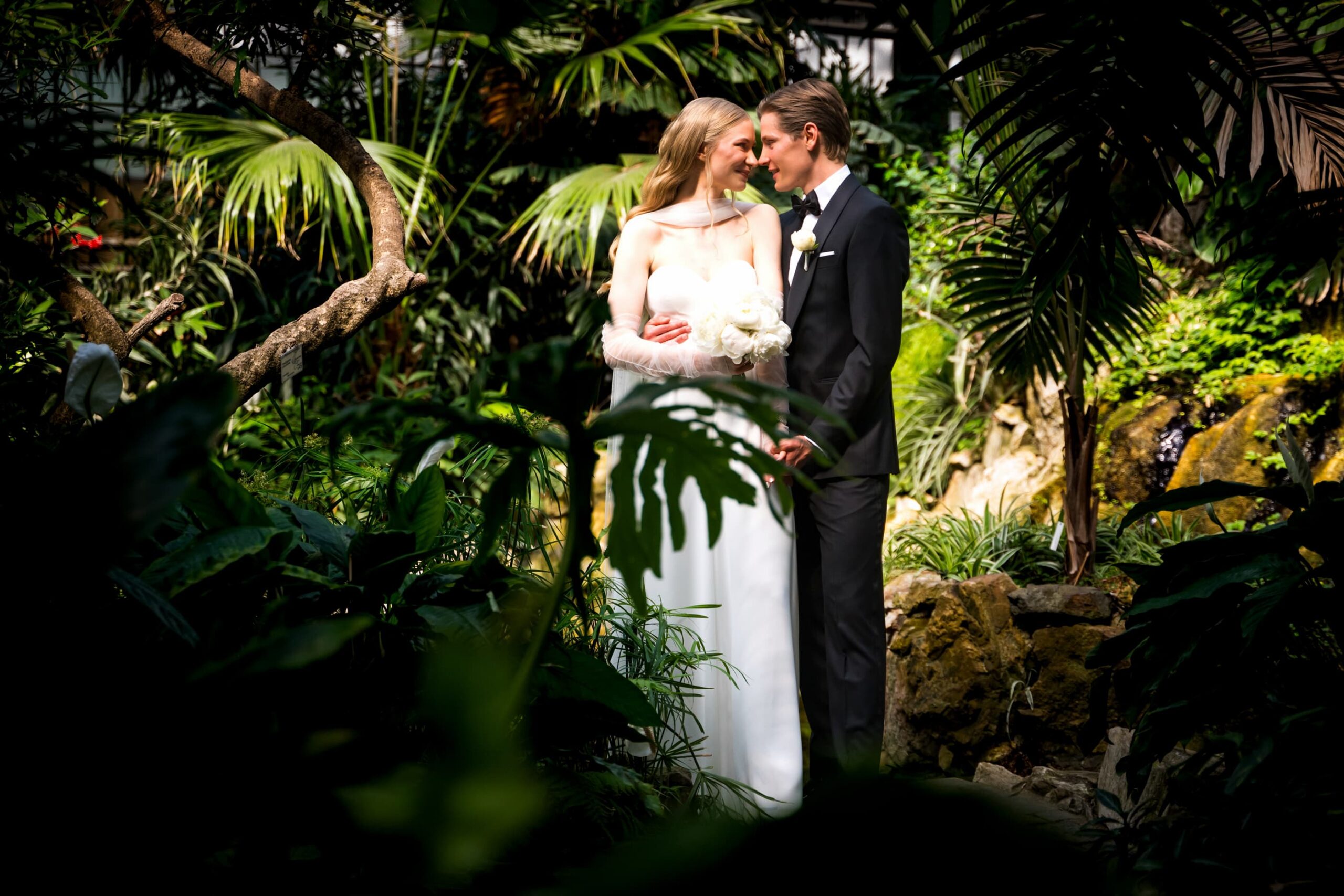Brautpaarshooting im Palmengarten Frankfurt - Hochzeitsfotograf Tobias Schnurr
