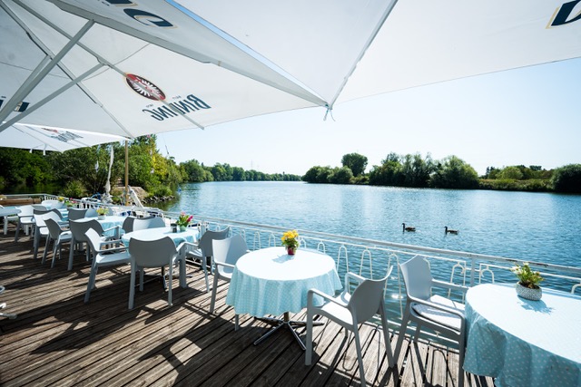 Strandschiff Mainod Terrasse für Sektempfang nach dem Standesamt Höchst
