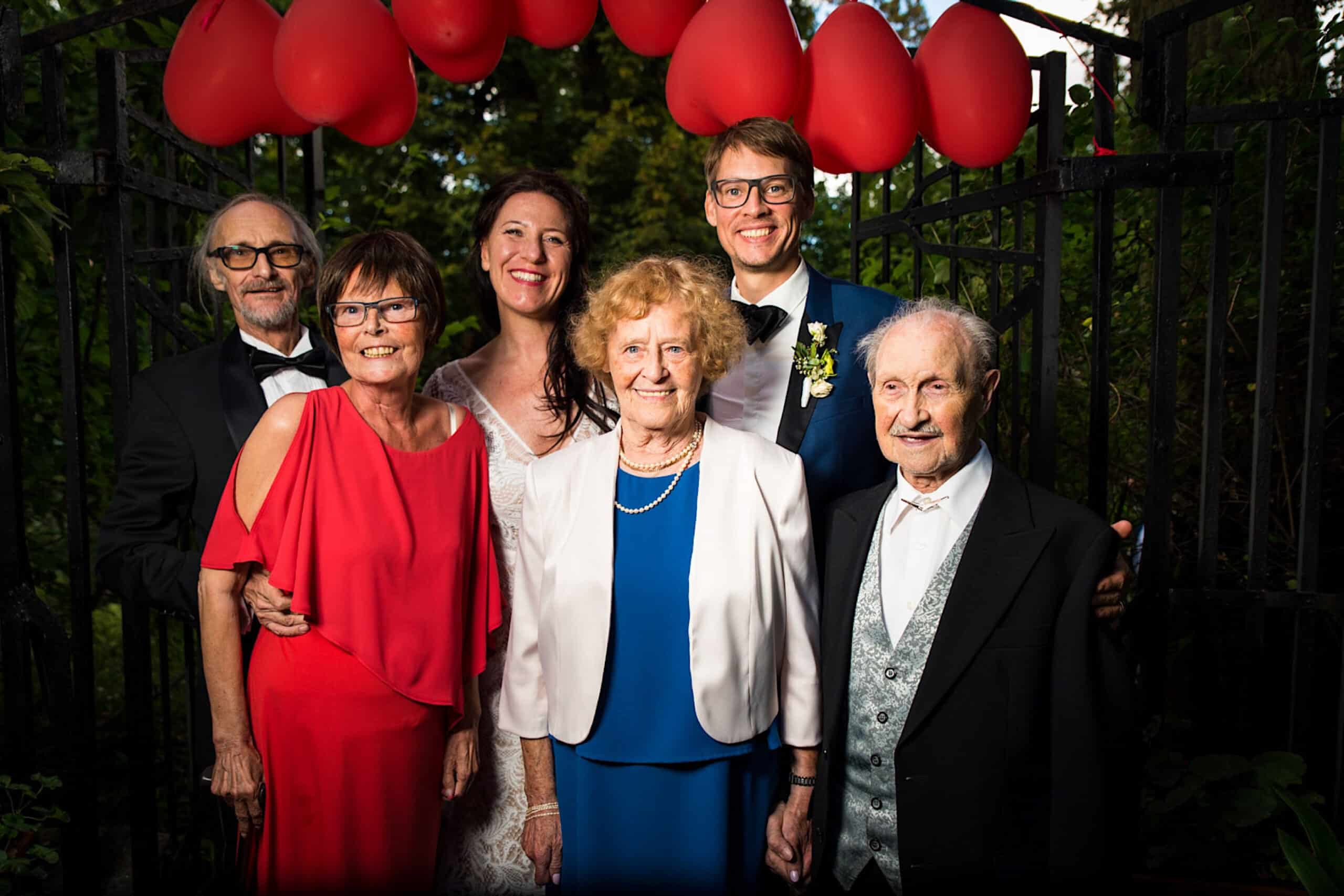 Hochzeitsfeier mit roten Herzen im Hofgut Undenheim