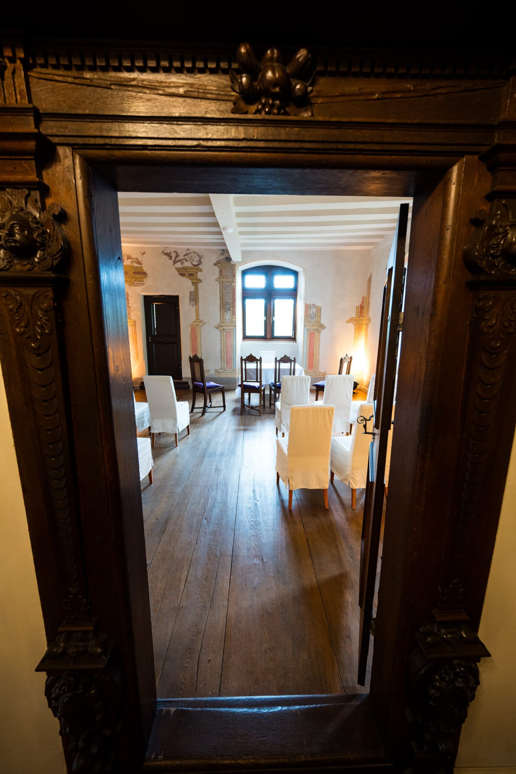 Blick in das Standesamt Zimmer auf Schloss Schönborn in Geisenheim
